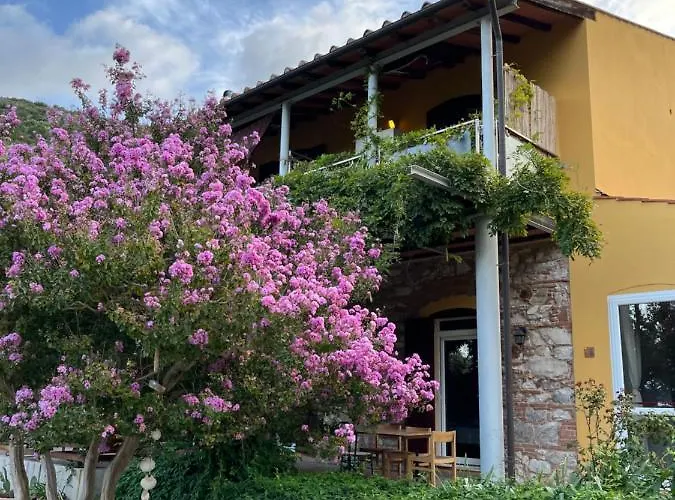 Panzió La Fucinaia Pet Friendly Adults Only Campiglia Marittima